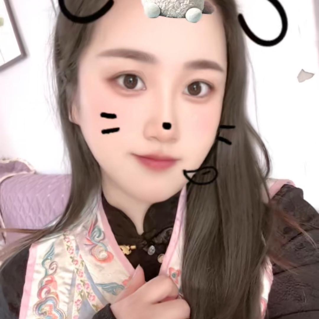 一只慵懒的小喵🐱