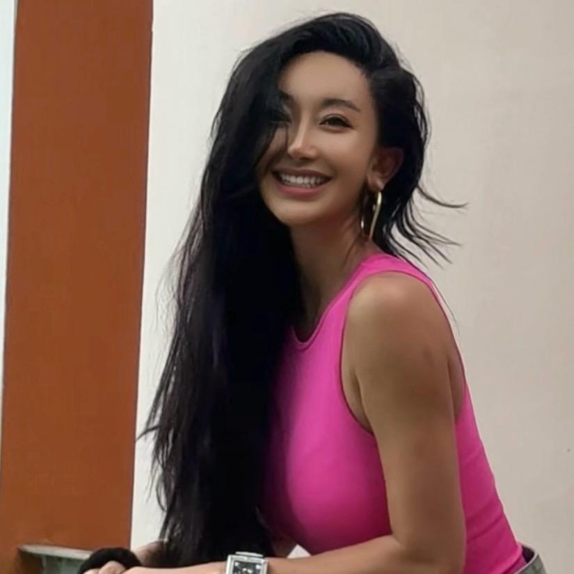 薇姐是个狠角色（相差18岁恋爱真香）