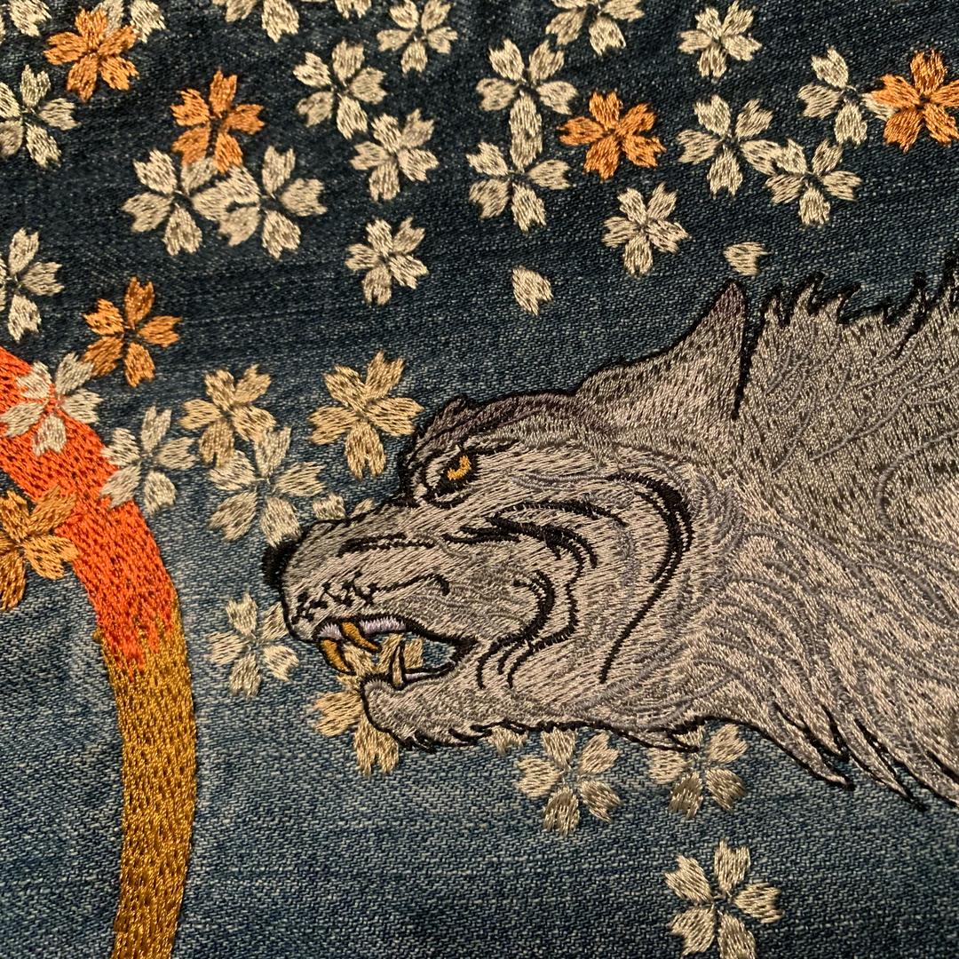 樱花下の狼