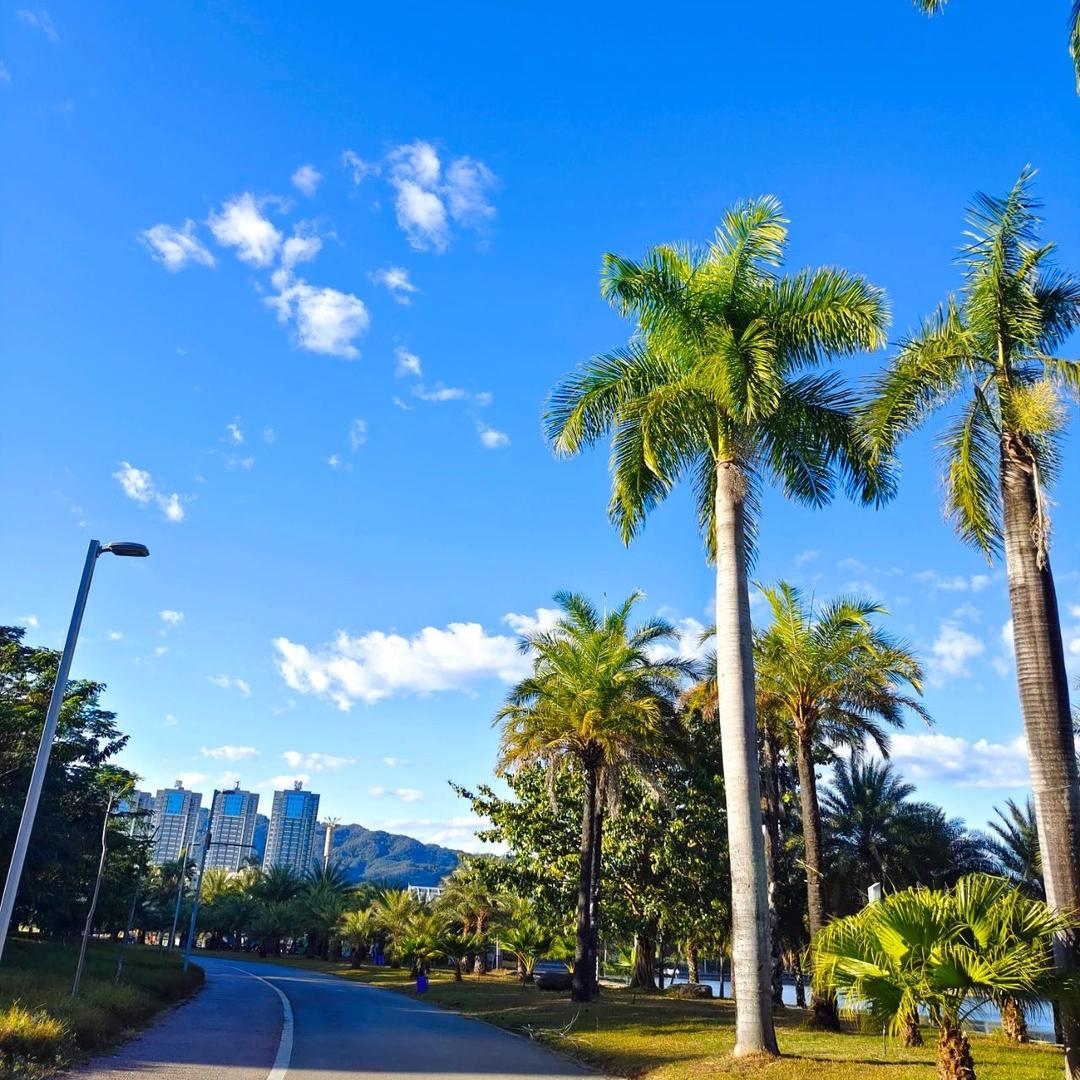 边境行走的小潘