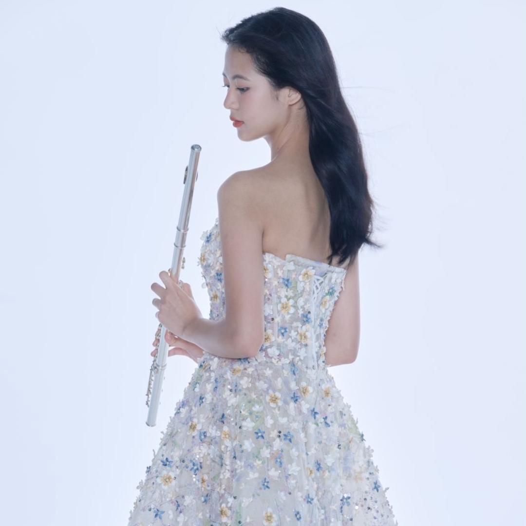 刘莳 Crystal