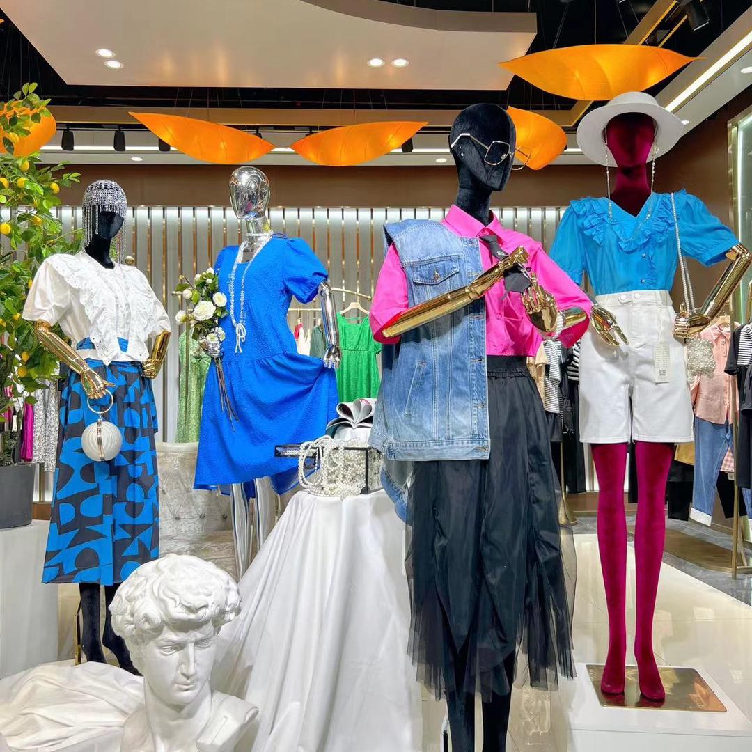 丑妹的服装店