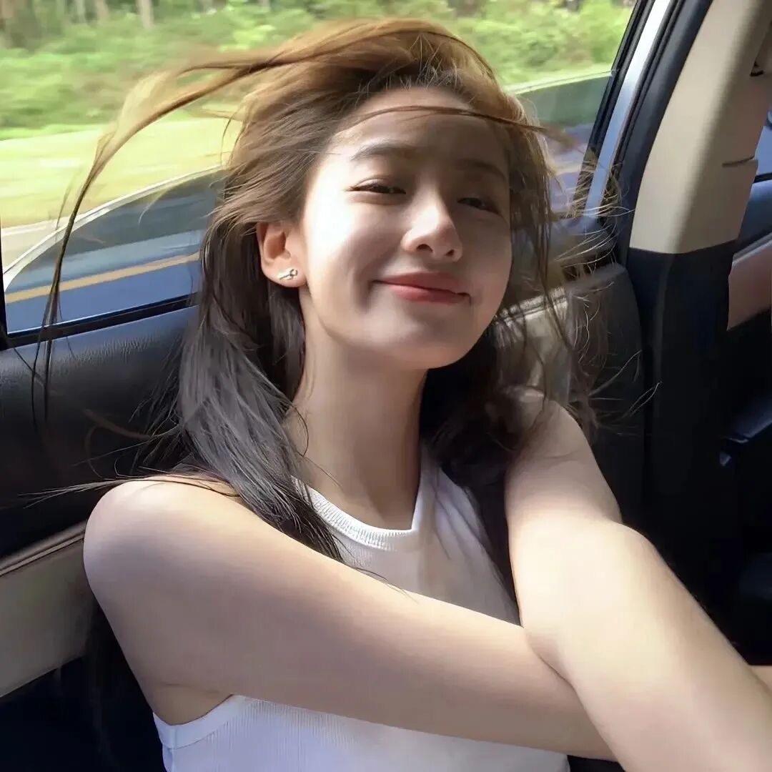 骑超雄老奶奶过马路的十八岁性感美少女