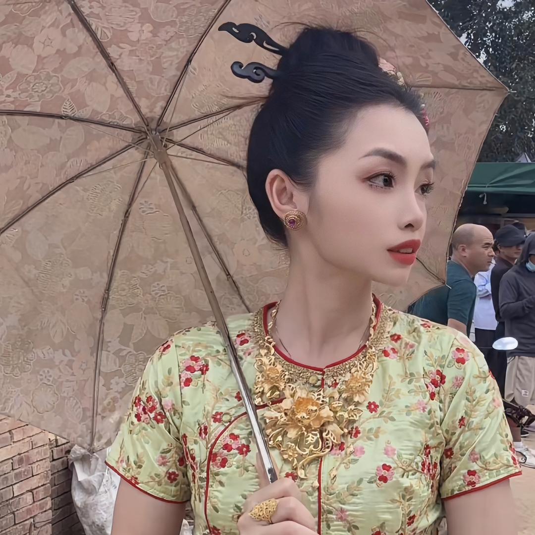 扎马尾的小菇娘🌸