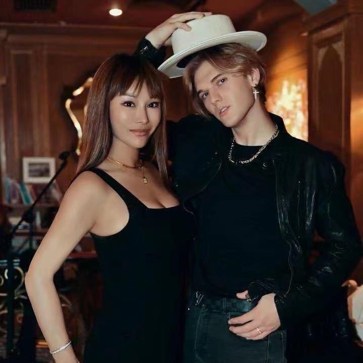 49岁的Kelly