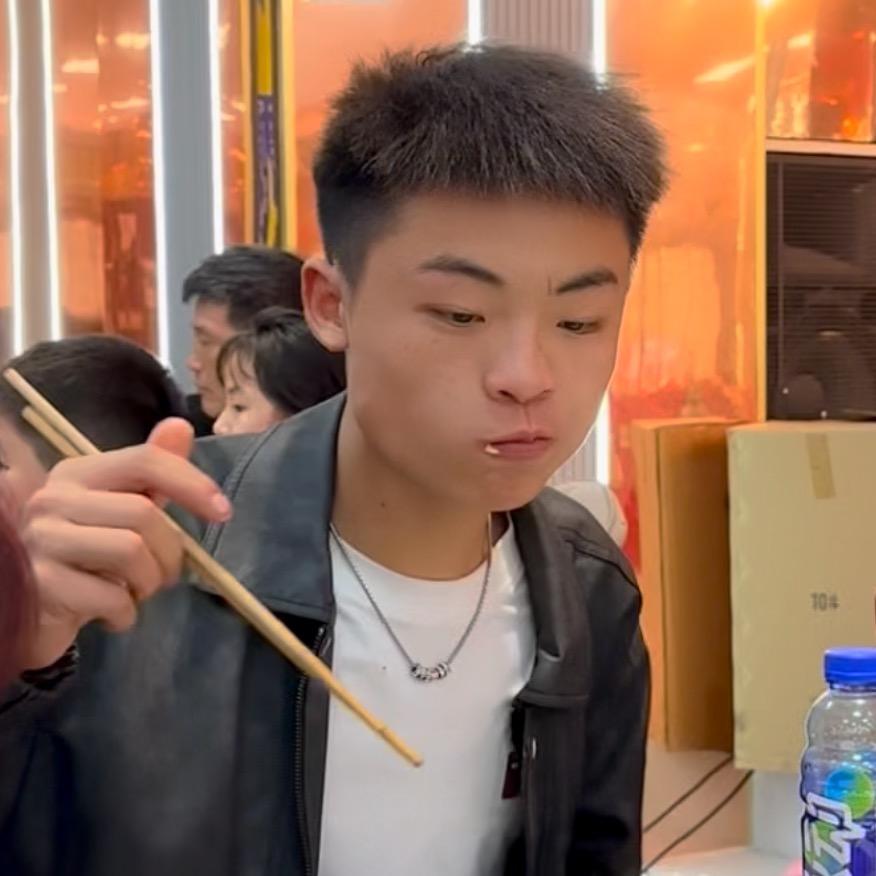 周嘉佳（干饭人）
