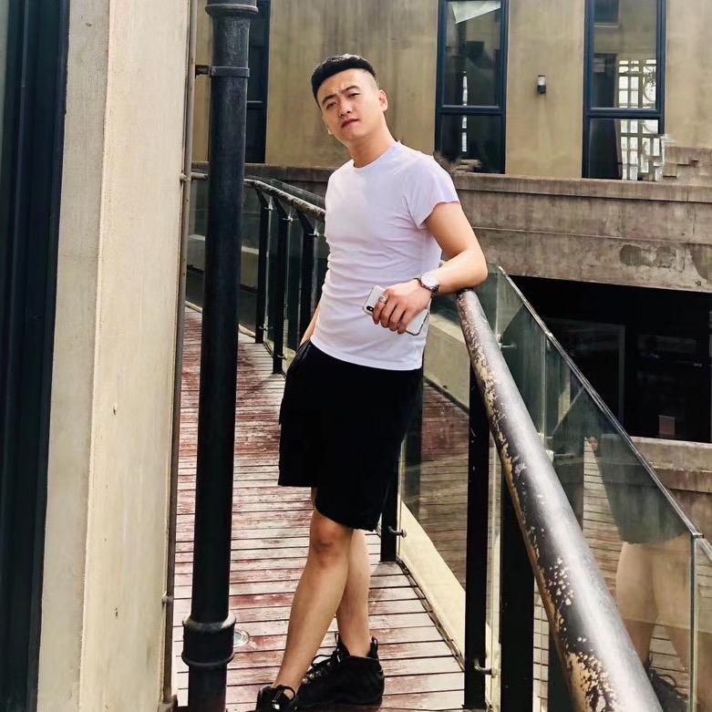 中国饮酒青年−李朋