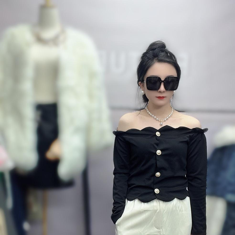 衣见钟情服饰小号