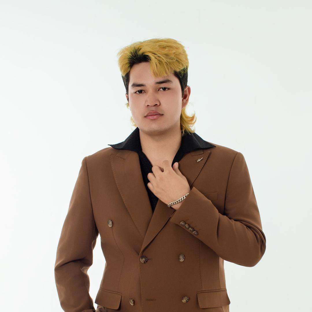 高级理发师 艾尼江