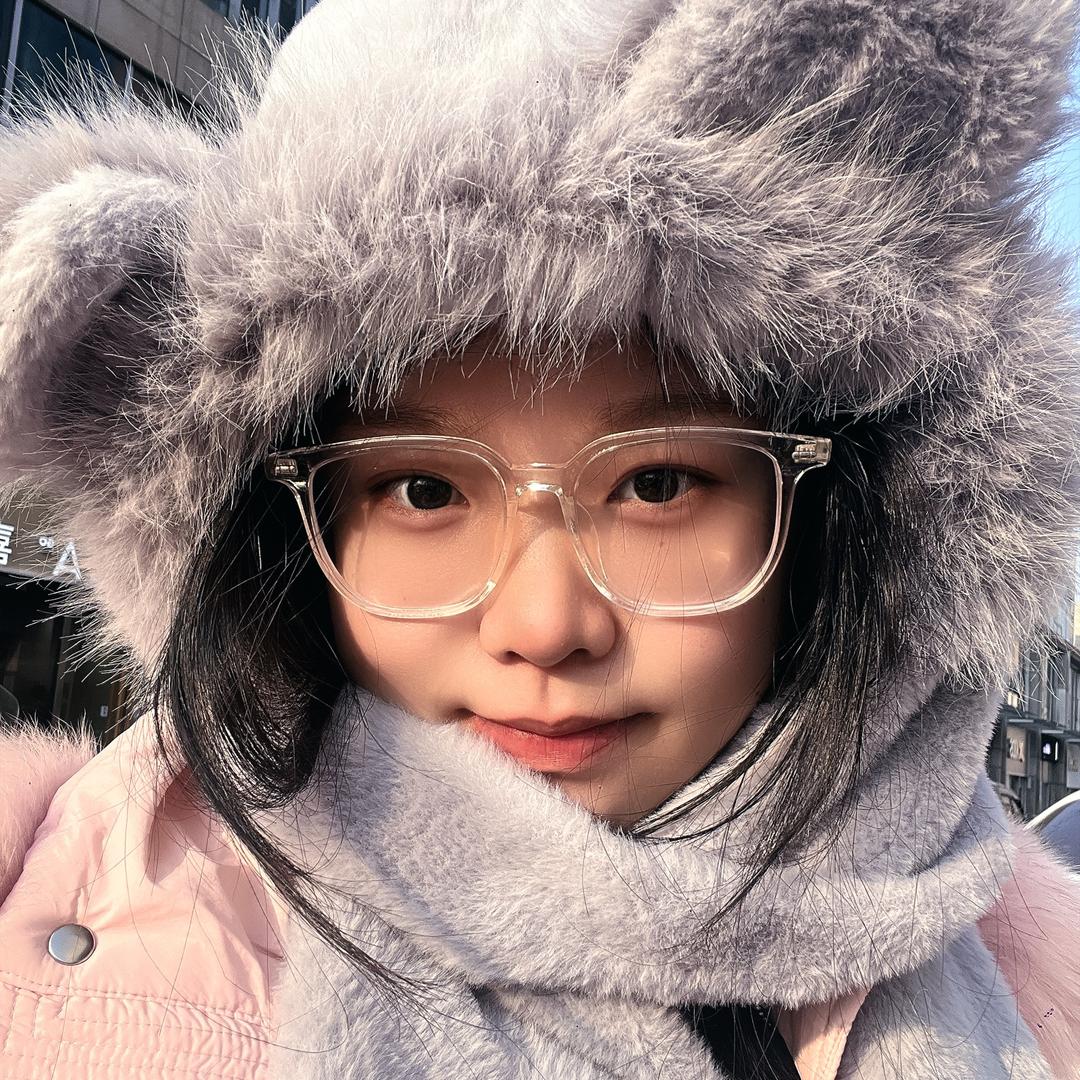 Y怡.