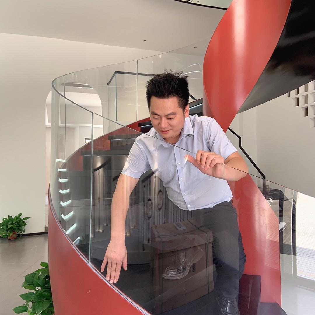 汇聚楼梯·袁亚