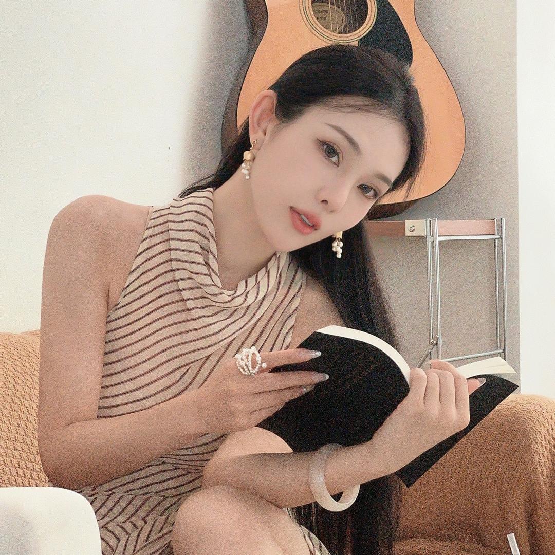 -  三月