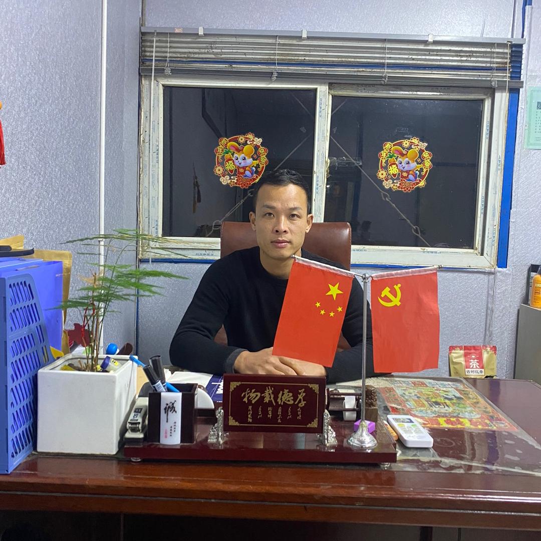 A _绿丰生物专业罗汉果百香果苗培育