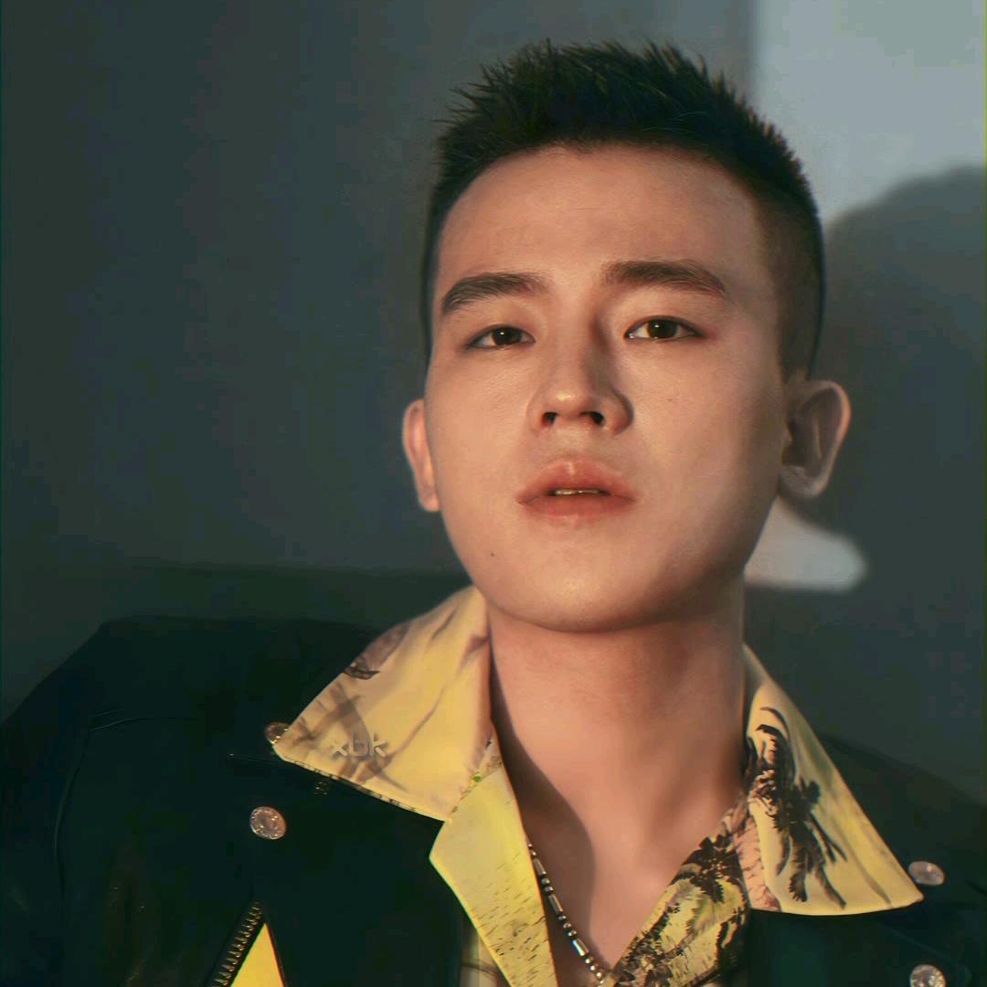 阿朱        /