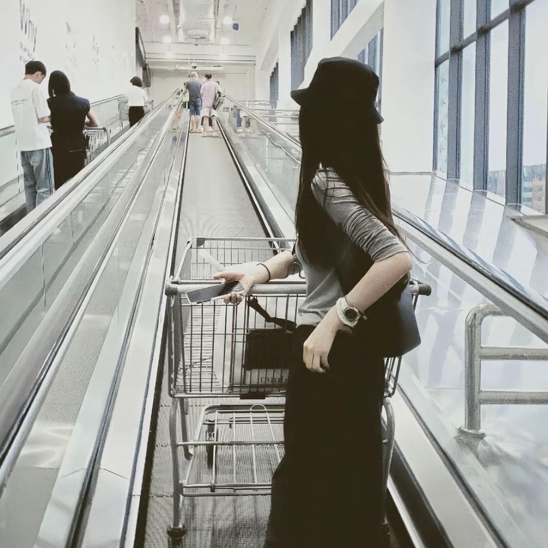 酒后行为艺术家。