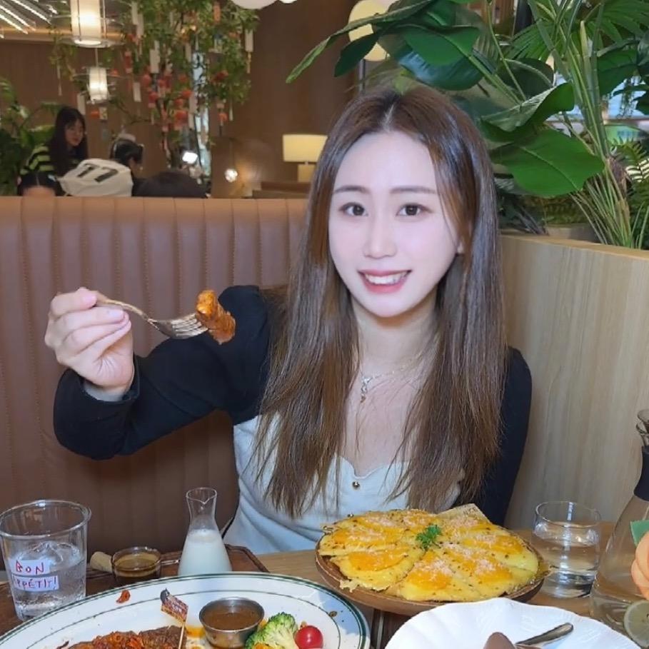 小熊吃饱饱