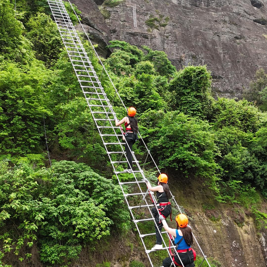 越王山飞拉达攀岩
