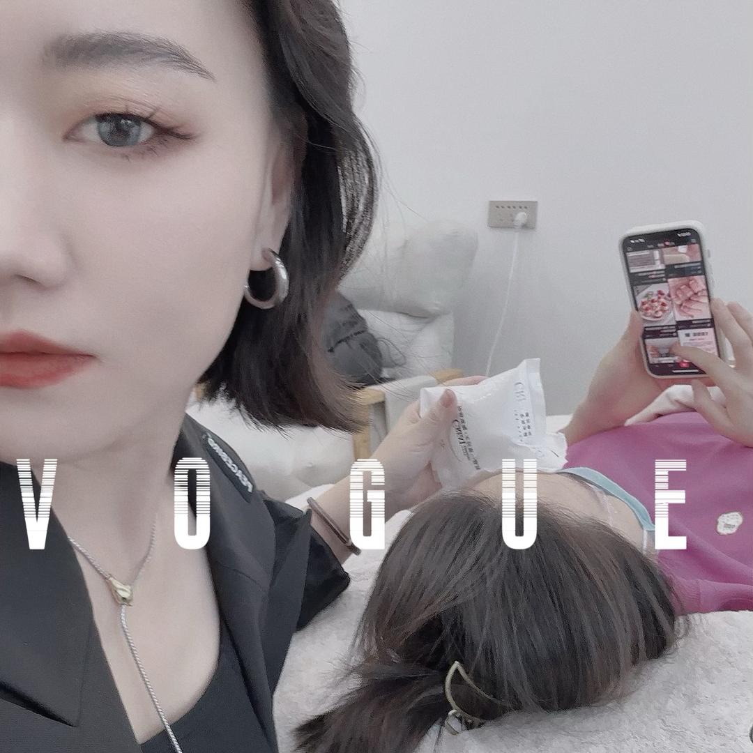 洗眉毛的颖姐