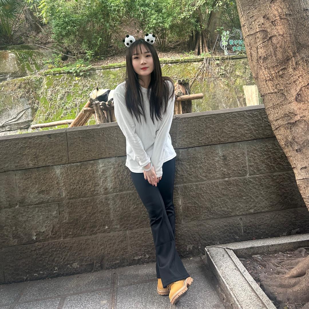 只剩花前痴梦
