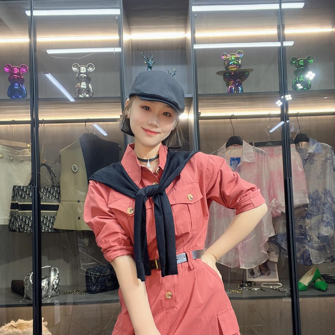 杜小姐微胖美衣穿搭