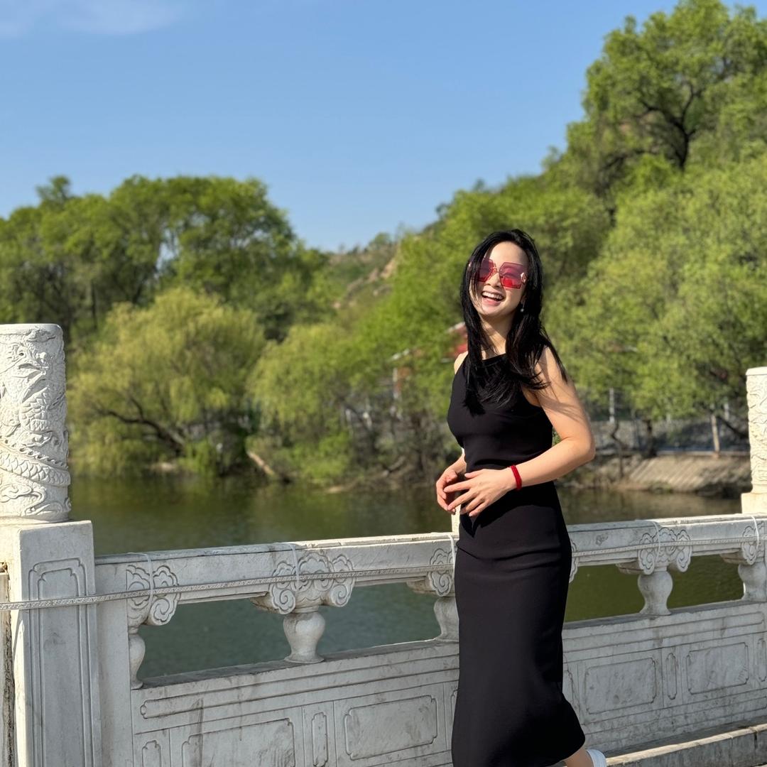 爱滑雪的李律Lina