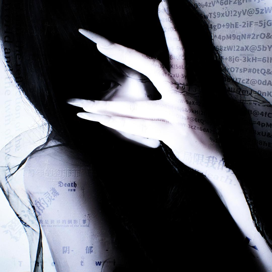 𝑮𝒍𝒐𝒐𝒎𝒚