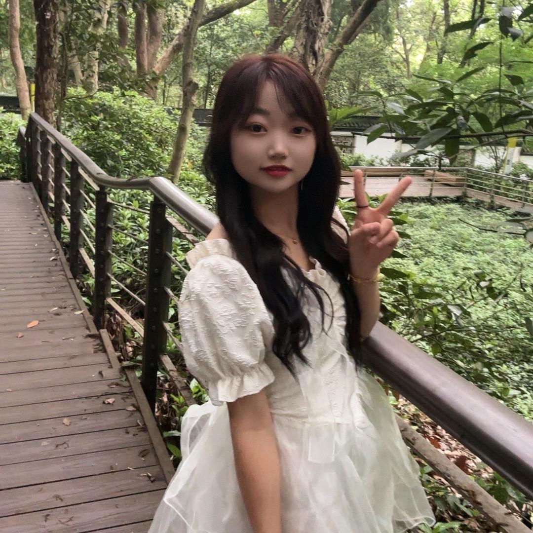 爱吃草莓的小糖🍃（连赞拉黑）