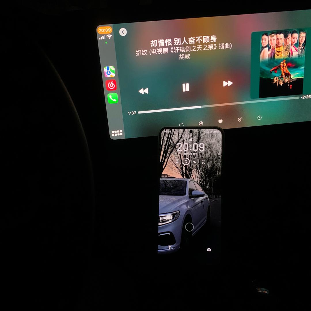 在给苏打饼干打孔