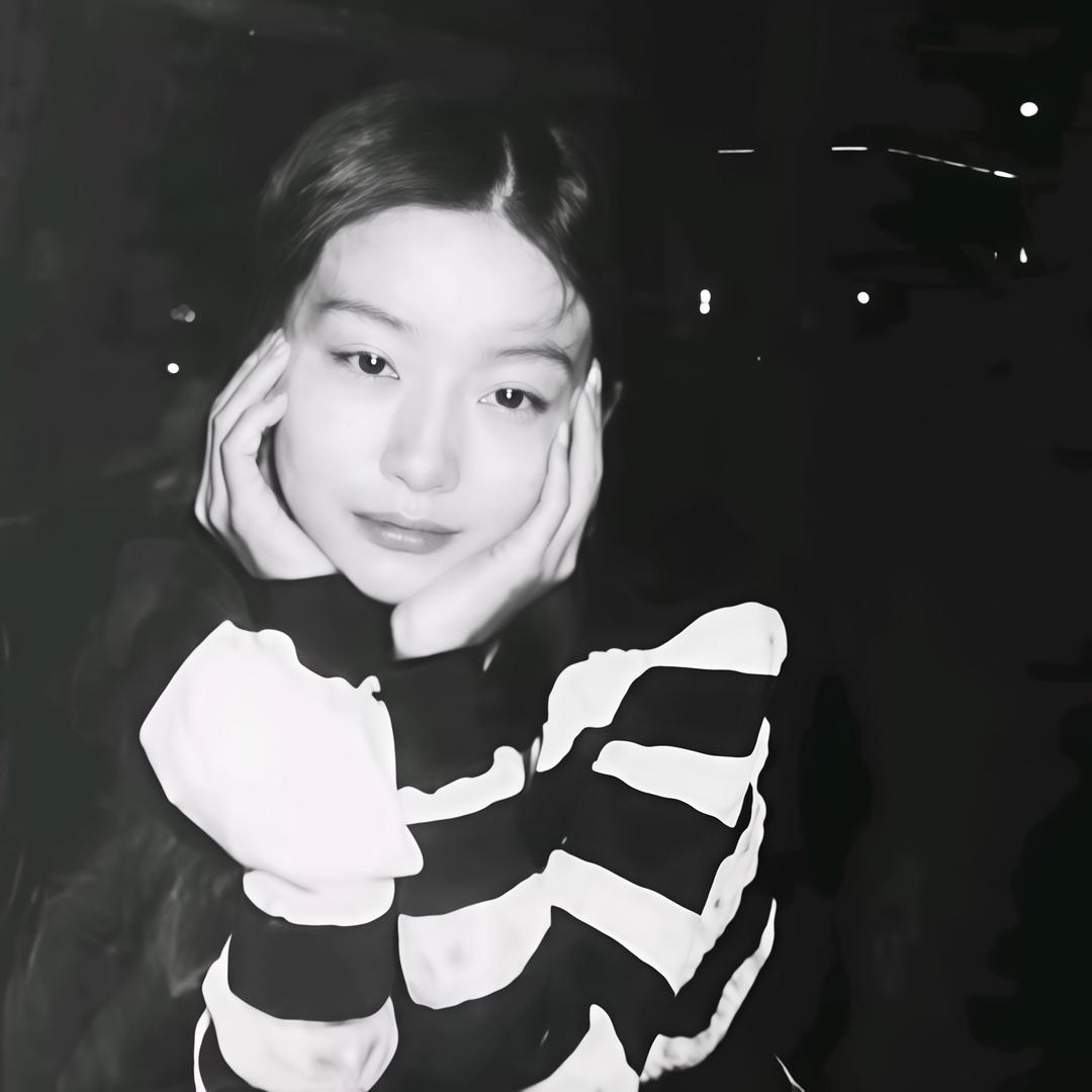 相亲舞台上的小美女头像