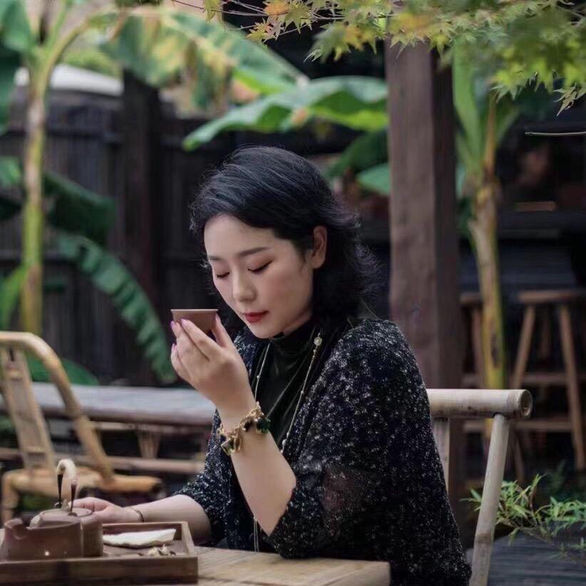 淋雨一直走（谷城县绪舒店）