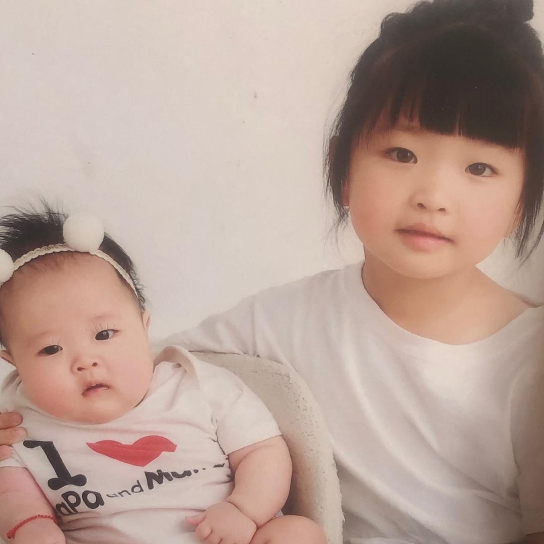 我的两个可爱孙女