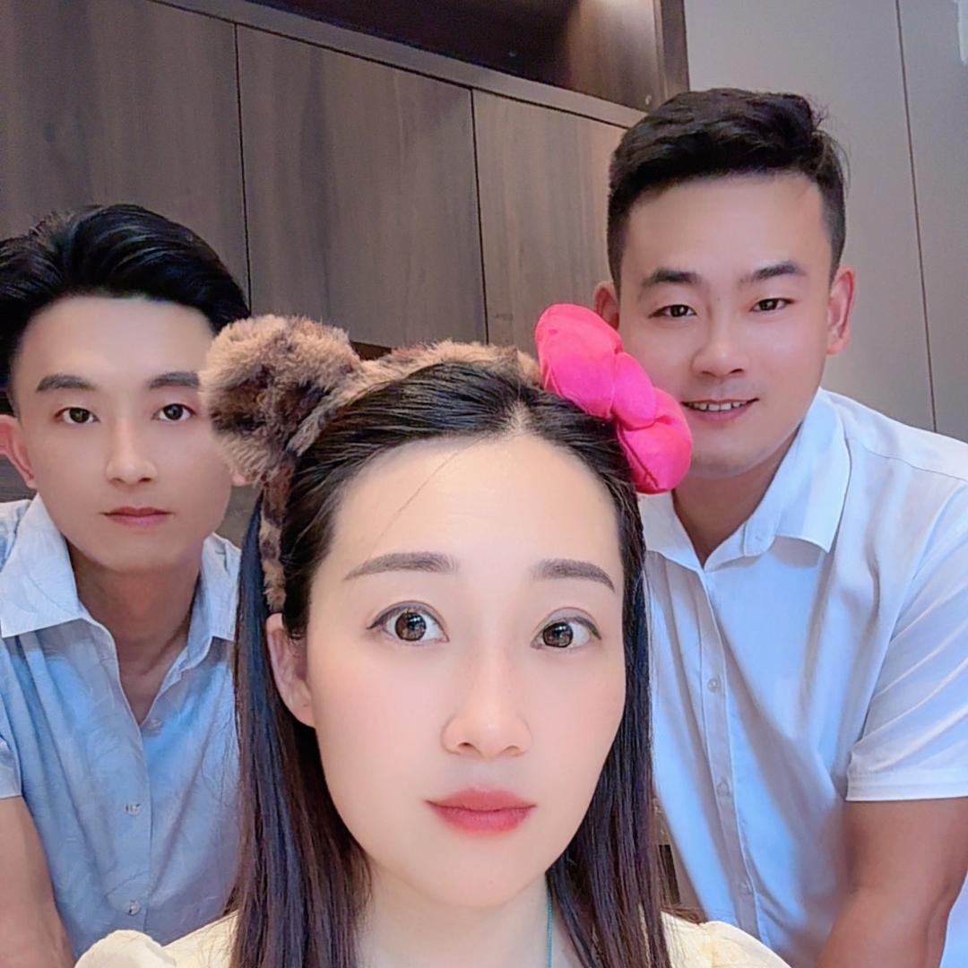 开心一家人