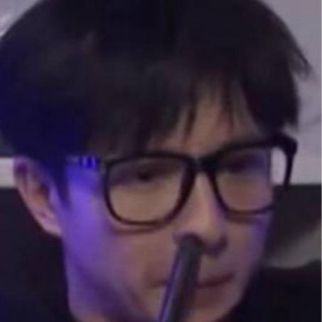 薛之谦的紧身裤