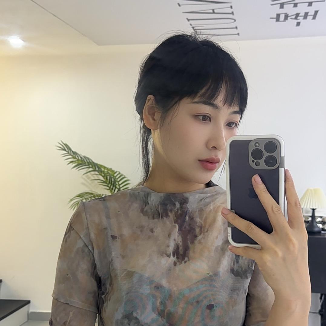 山珊做眉毛的牛马