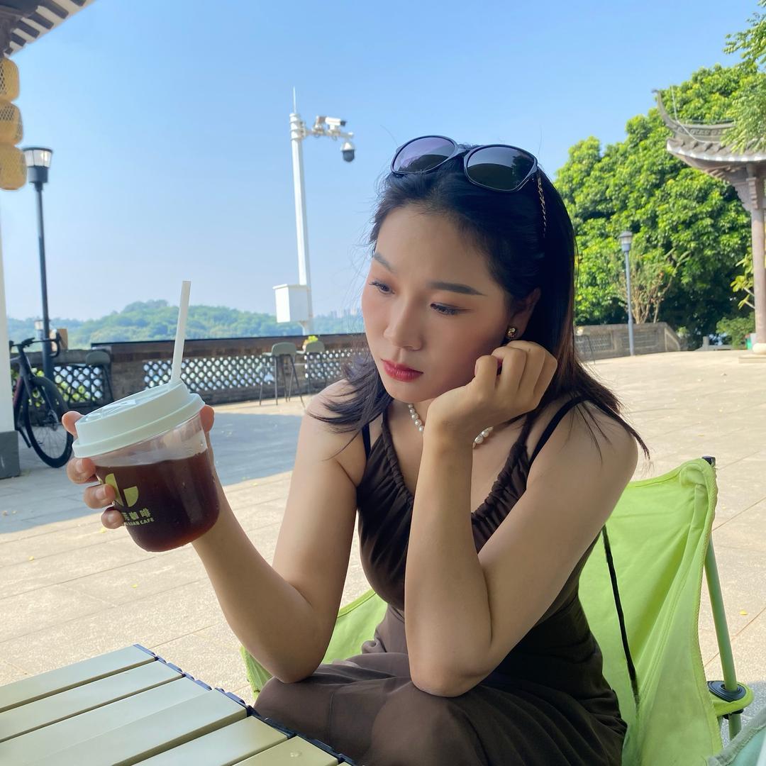 石排琳琳在奔跑