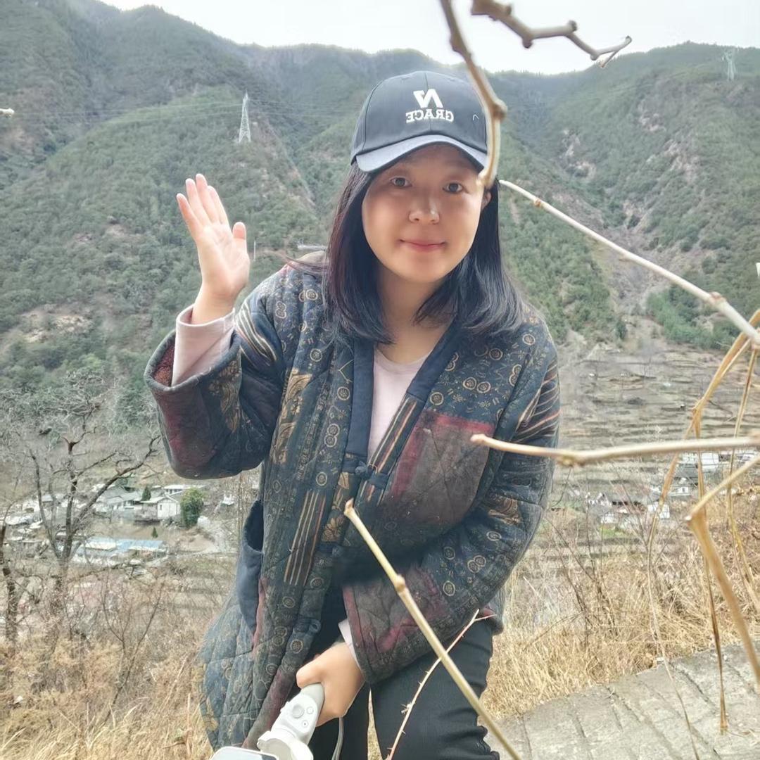 山村华华