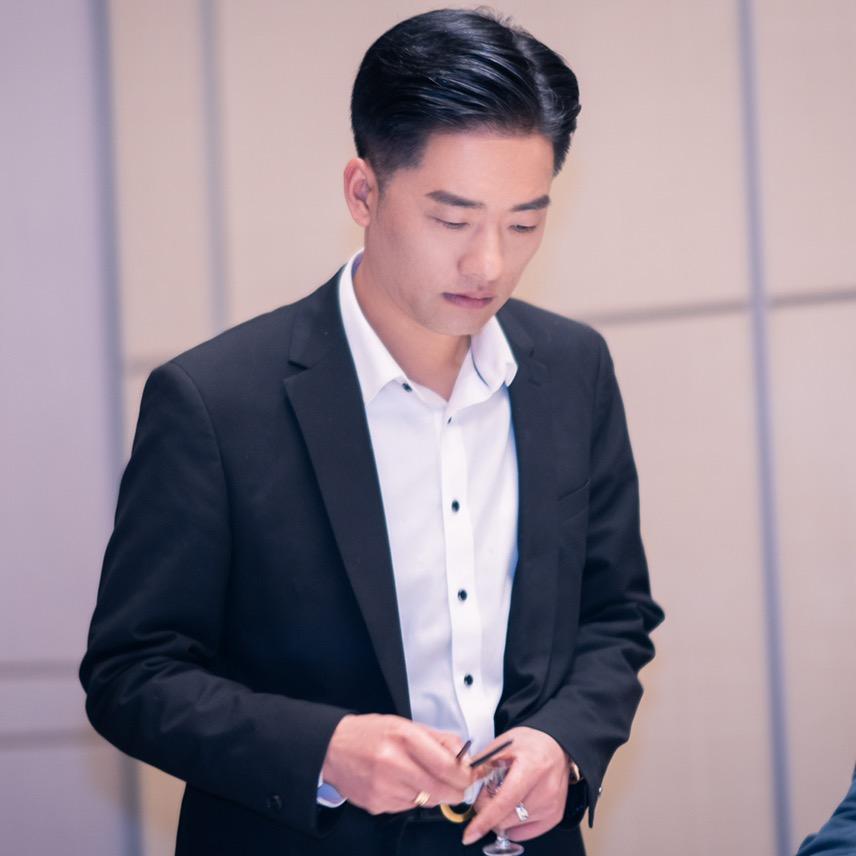 龙教授