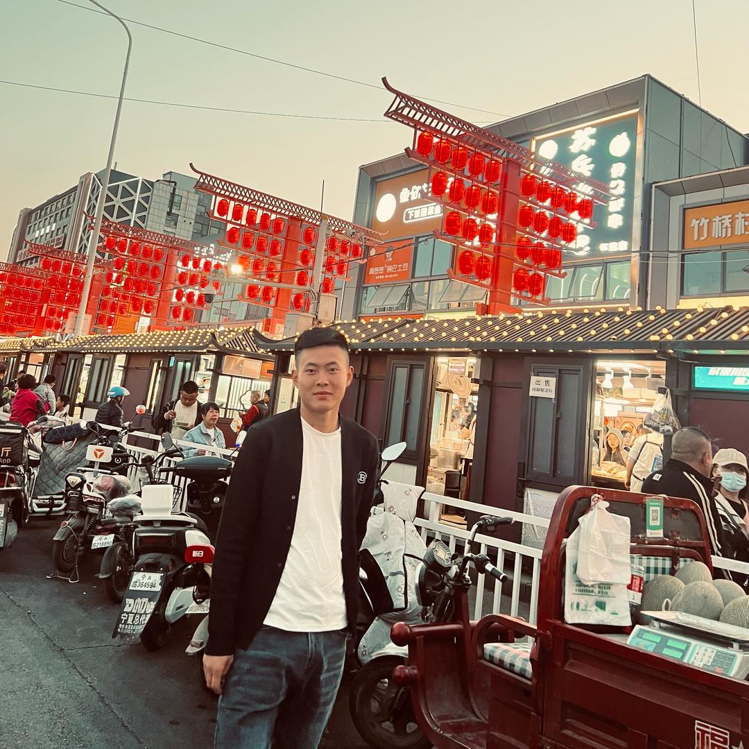 柳小虍.