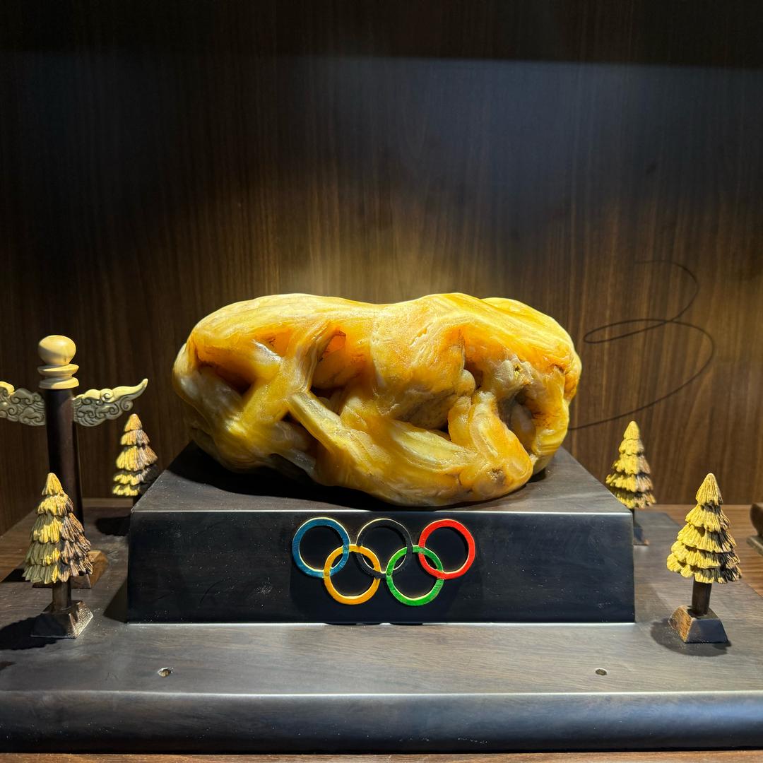 何姐赏石（黄腊石）