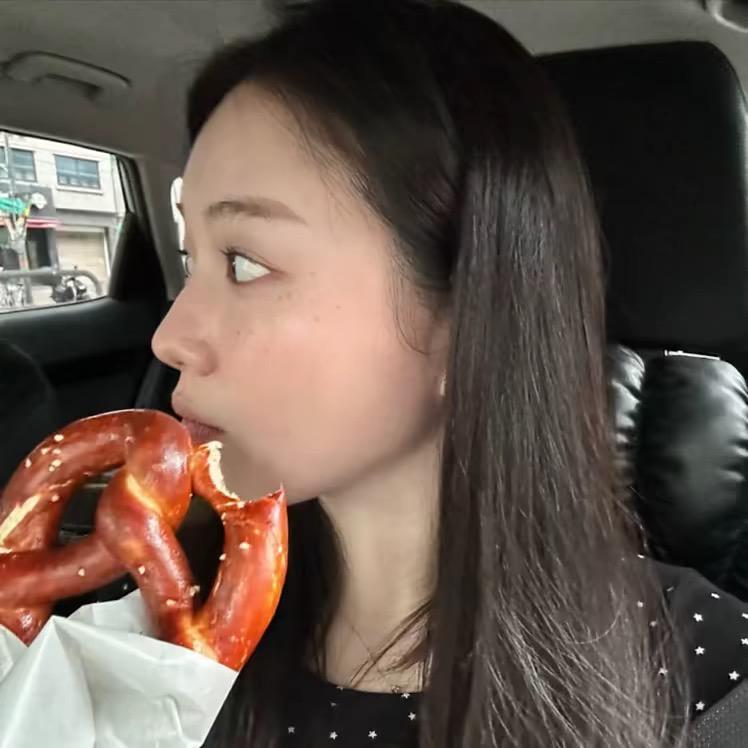 不萌还很贱