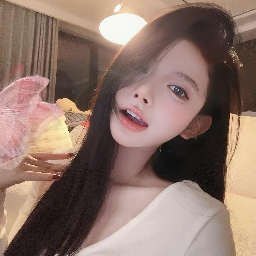 含着泪
