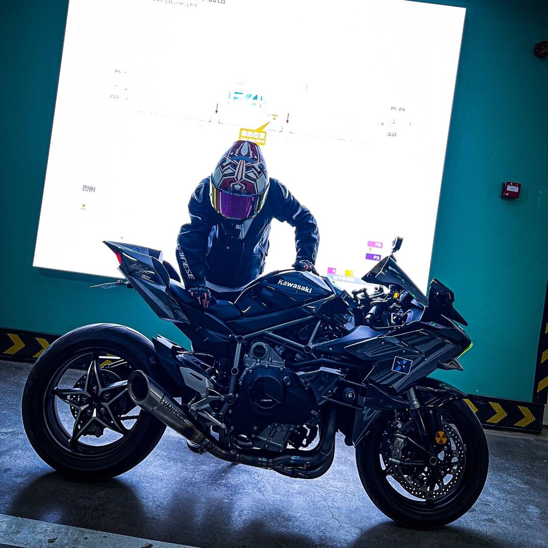不会骑摩托的Kevin🏍