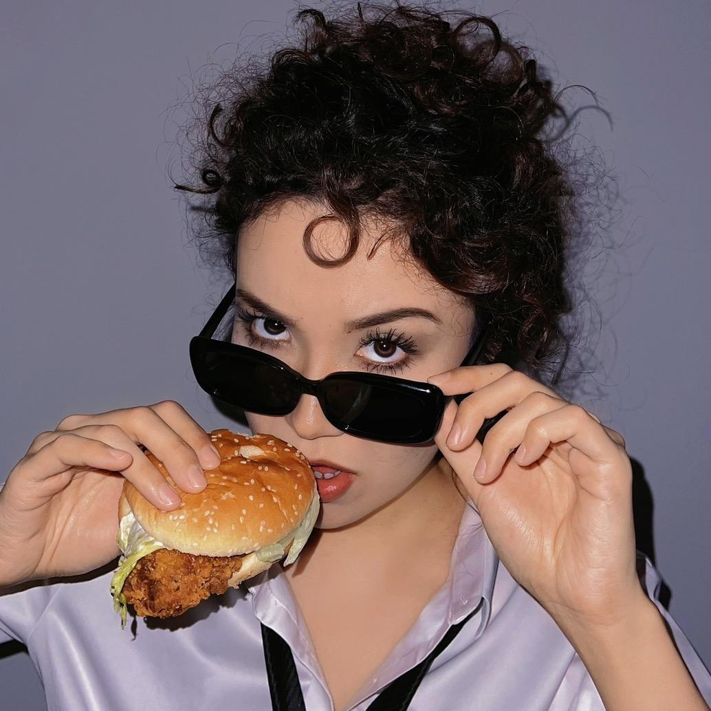 卷毛艾迪达尔的婚纱衣橱