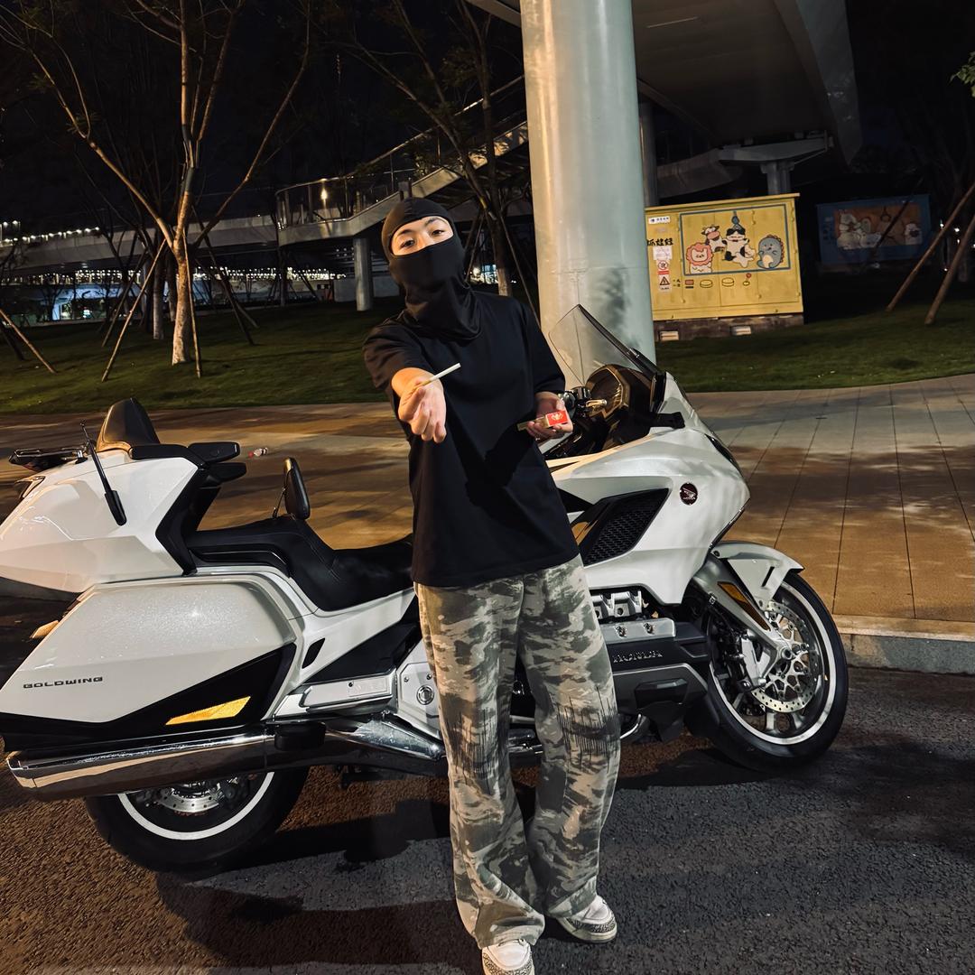 摩托爱玩小黑🏍️