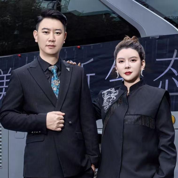 七月夫妇(和立集团)