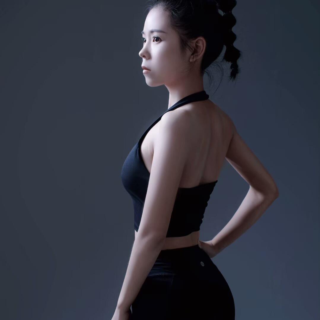 女性身材管理师~筱筱何