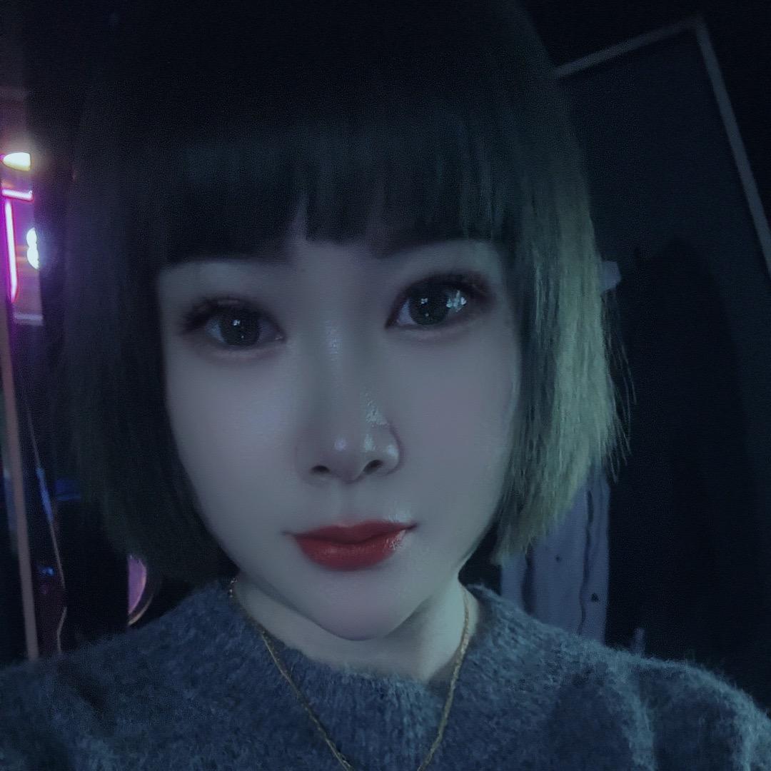 孙权烧烤老板娘（小何菇凉披萨）