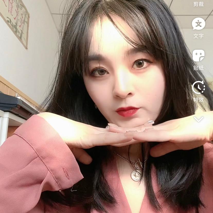 苗苗爱做梦