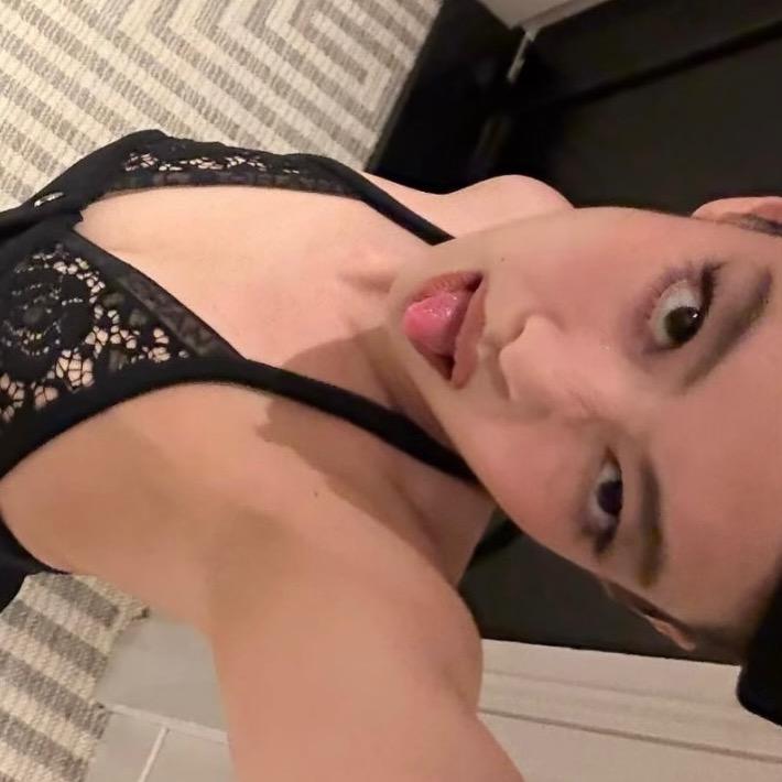 女二.