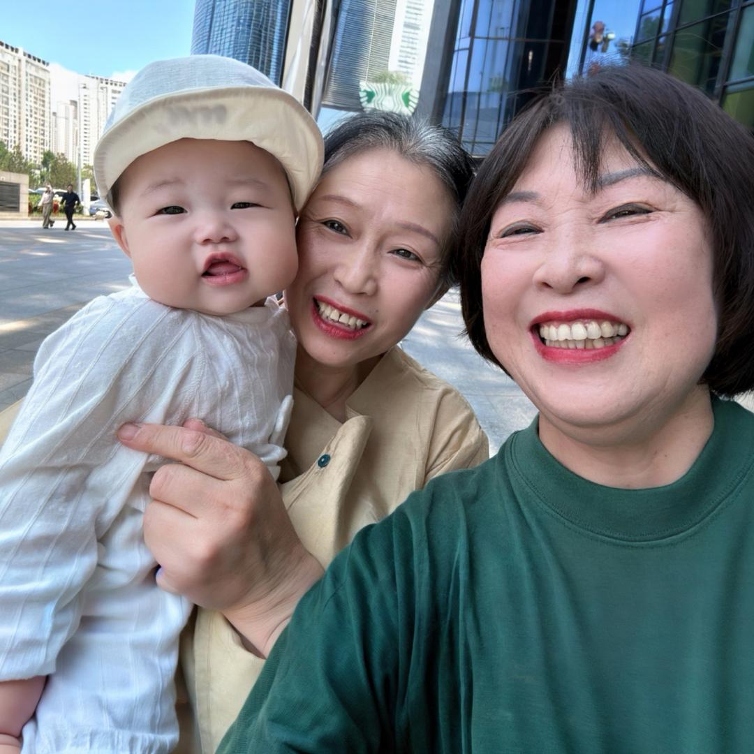东北奶奶姥姥幸福带娃